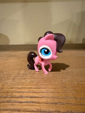 Littlest Pet Shop Pink Pony Figure with Brown Hair and Blue Eye